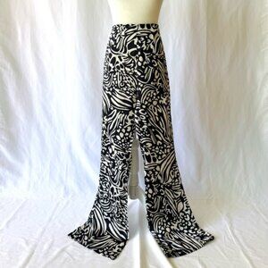 I SAW IT FIRST Black & White Abstract Wide-Leg Trousers – Size: L